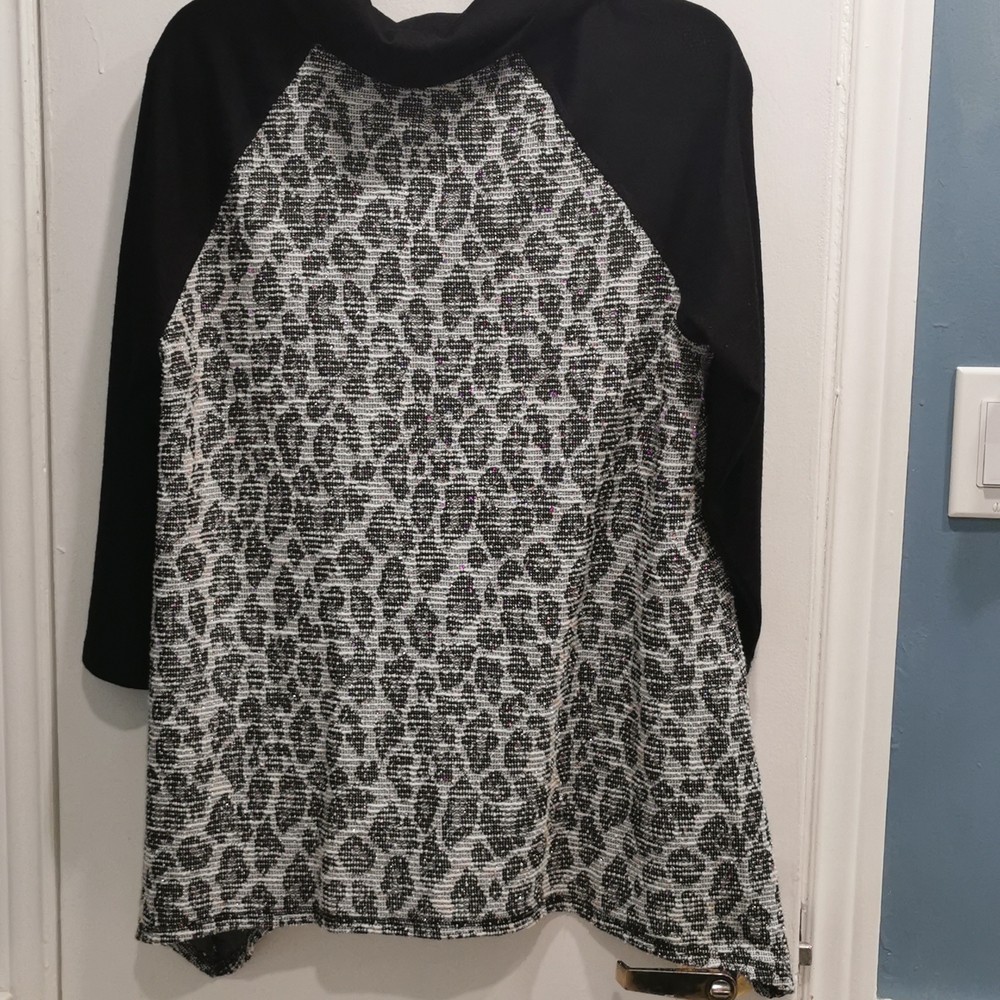 💚 Ruby Rd. Animal Print Top, Size M - Picture 7 of 9